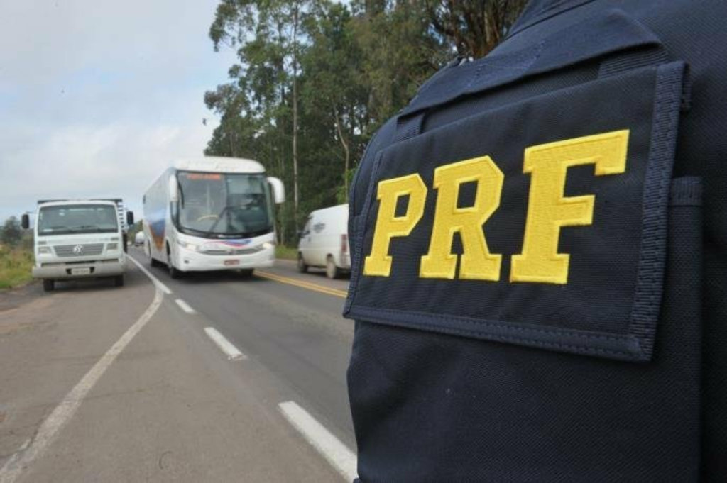 Homens armados praticam assalto a caminhoneiro na região de Água Doce