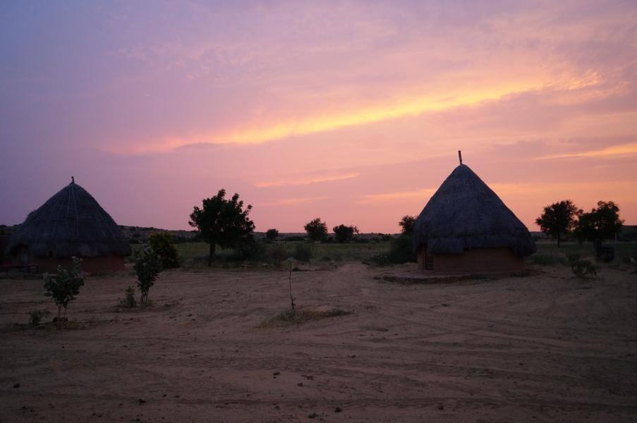 Indische Farm bei Sonnenuntergang