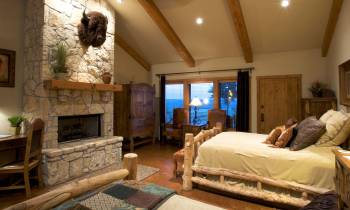 Cabin suites buffalo room