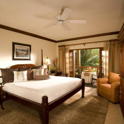 a bedroom with a bed in a hotel room