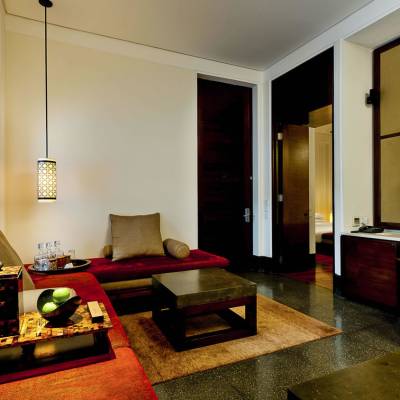Club Suite - Living Room