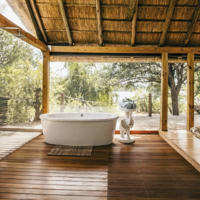 Suite bathroom