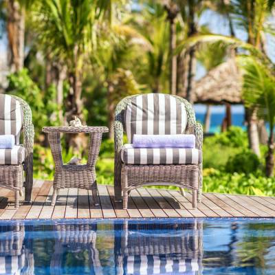 a bench next to a pool of water