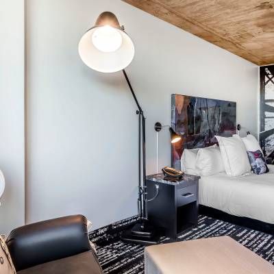 Deluxe king room