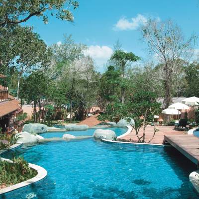 a group of lawn chairs sitting next to a pool of water