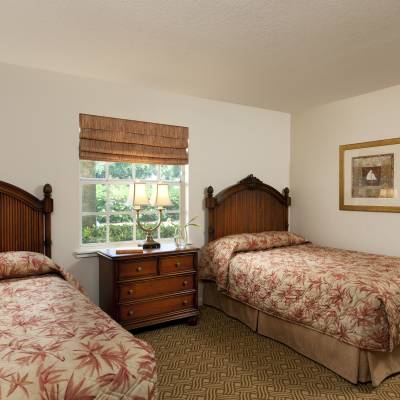 a bedroom with a bed in a hotel room