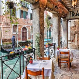 Best time to visit Italy - cafe in Venice