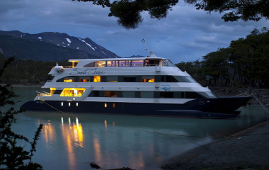 Außenansicht der Santa Cruz Cruise by Marpatag in El Calafate, Argentinien