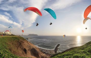 Abenteuer Paragliding in Lima, Peru