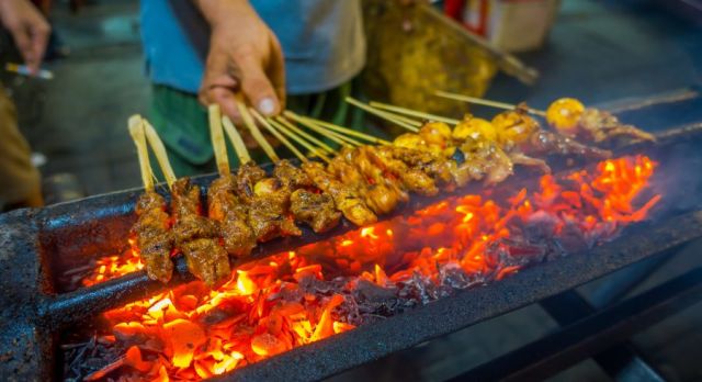 Südostasiatisches Street Food: Indonesischer Grill