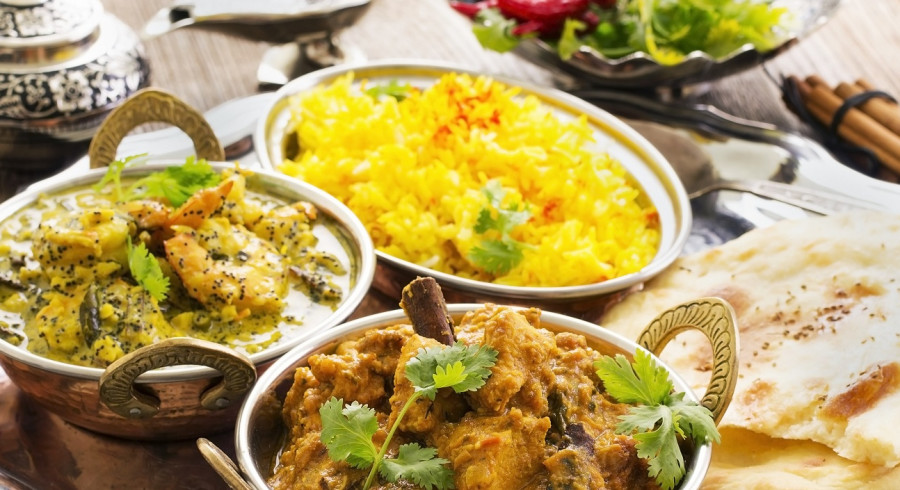 nordindisk mad: cremet karryretter, ris og brød