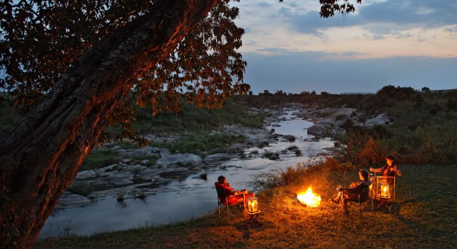 Lagerfeuer in einem Safari Camp