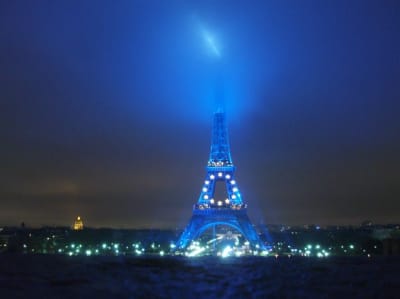 Eiffel in blue y0kf5h - Eugenol