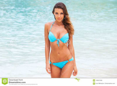 Jolie fille à la plage 106537508 gjqqxf - Eugenol