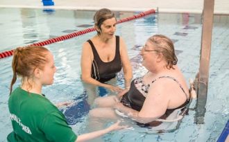 disability swim lesson-female swimmer