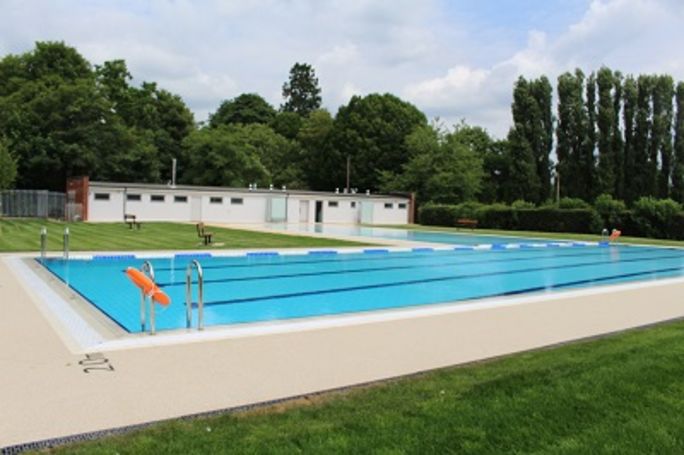 abbey_meadows_pool_pic_rs.jpg