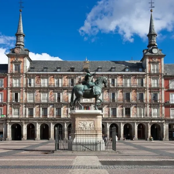 A still morning on the Plaza Mayor