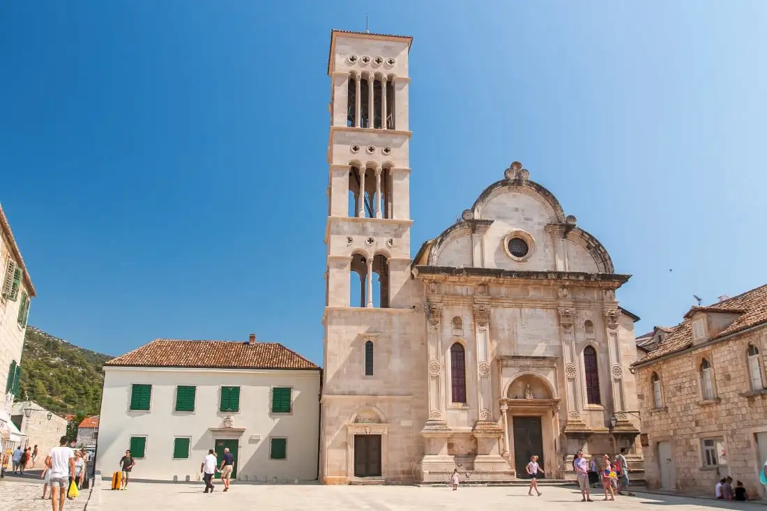 st stephen cathedral from square