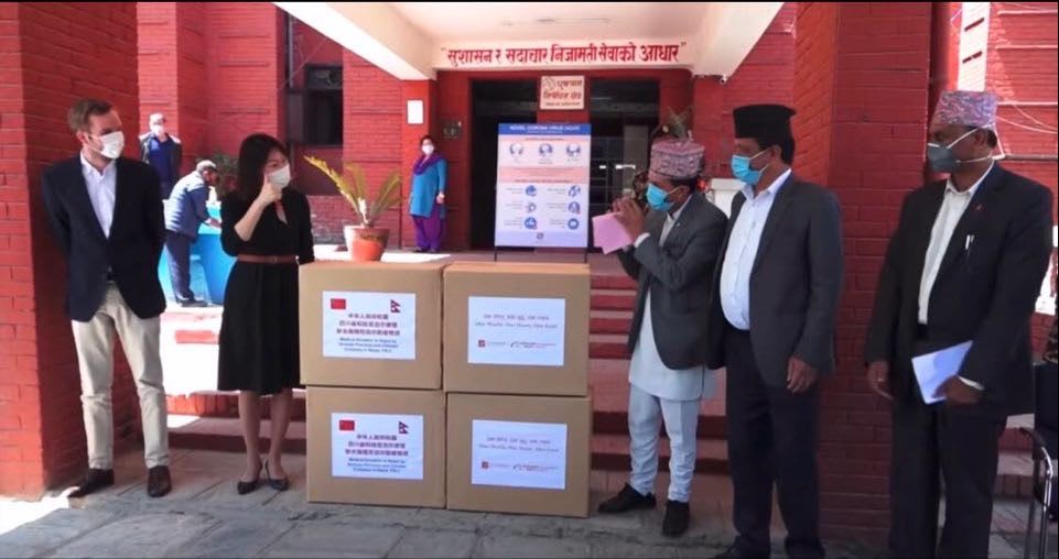 चीनबाट प्राप्त स्वास्थ्य सामाग्री नेपाल सरकारलाई हस्तान्तरण (भिडियो सहित)