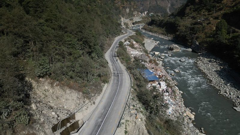म्याग्दी : दुई वर्ष ठेक्का अवधि भएको सडक कालाेपत्र गर्ने योजना एक वर्षमै सम्पन्न