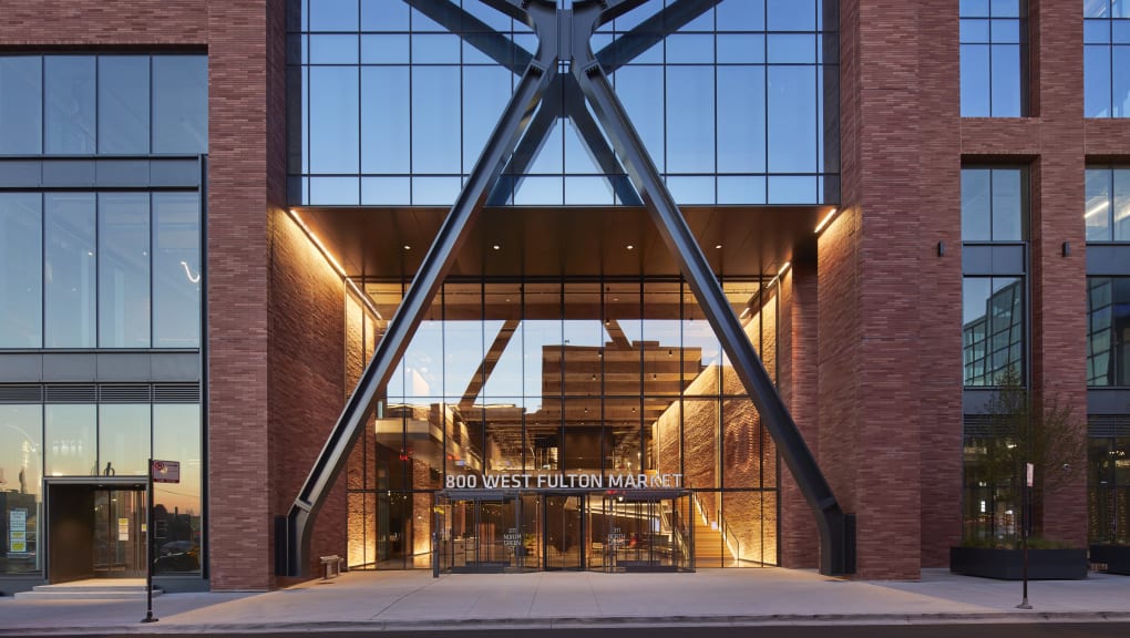 Exterior view of the entrance of 800 Fulton Market