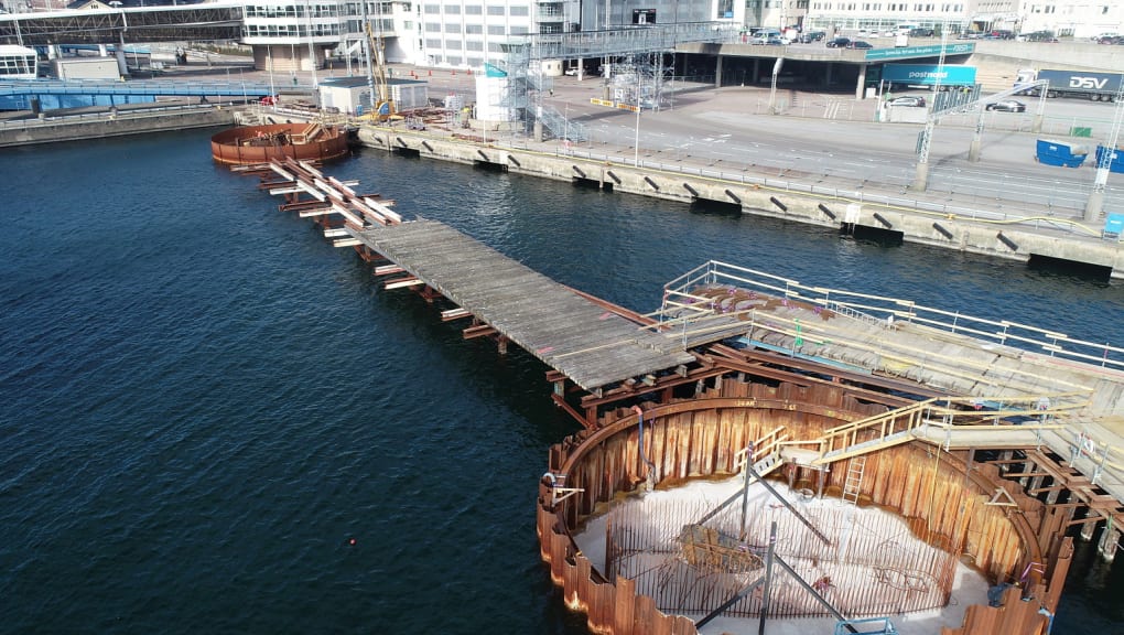 Exterior view of the Varvsbron bridge