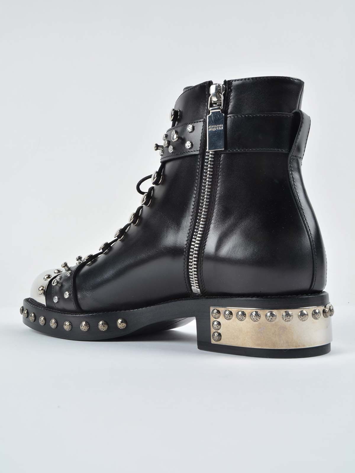 Alexander McQueen - Alexander McQueen Studded Boots - Black, Women's