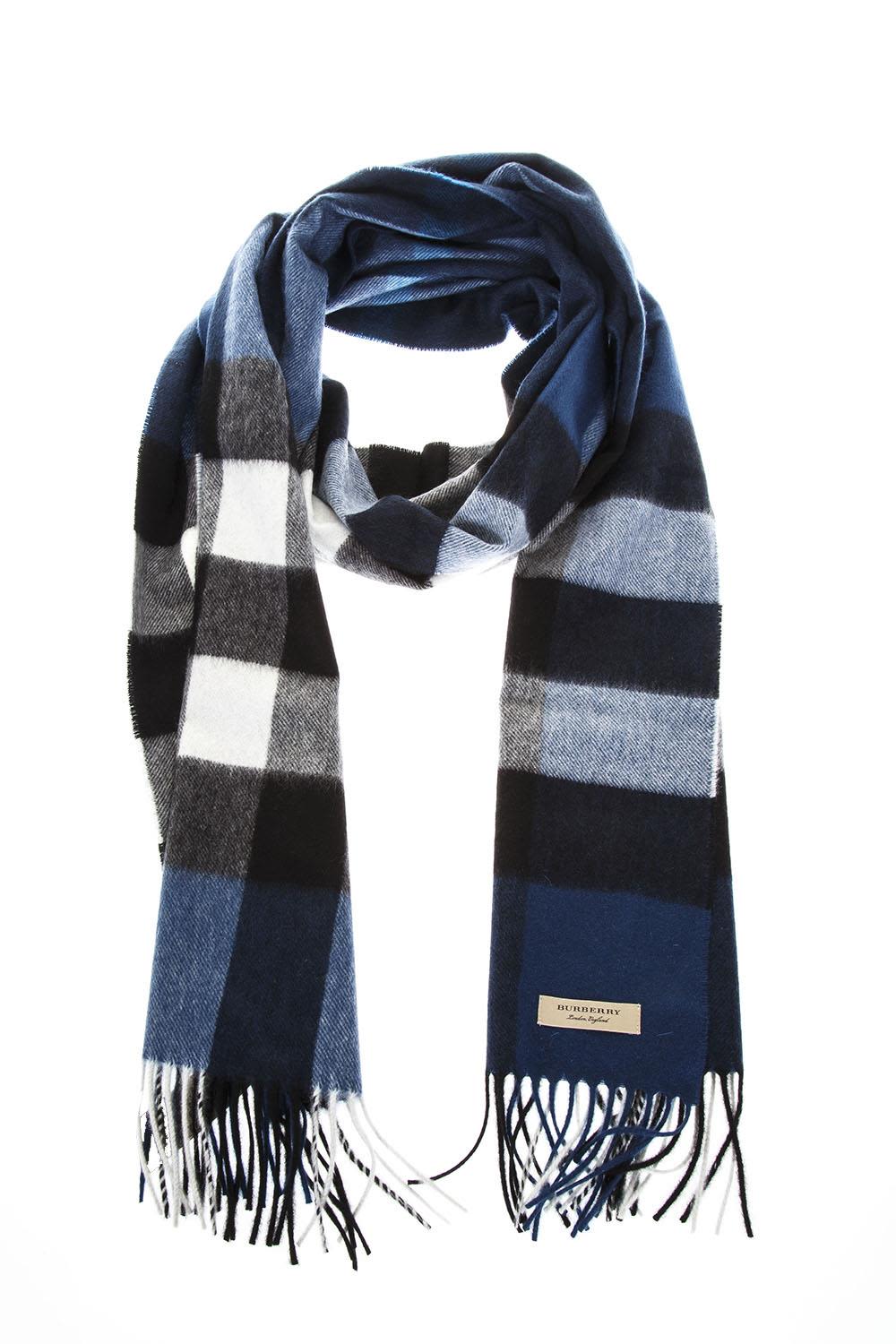 BURBERRY BLUE CLASSIC FRINGED SCARF IN CASHMERE,10606543