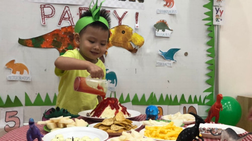 TÁI HIỆN VƯƠNG QUỐC KHỦNG LONG QUA ĐẠI TIỆC BUFFET HẤP DẪN