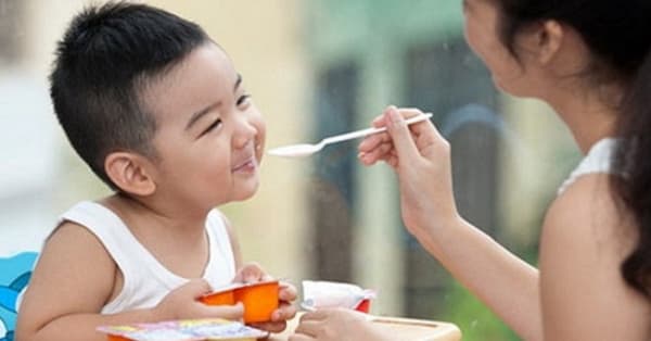 DINH DƯỠNG CHO CON PHÁT TRIỂN KHỎE MẠNH