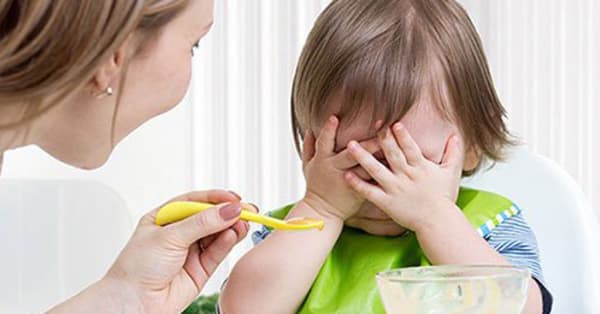 CHA MẸ CẦN LÀM GÌ KHI CON BIẾNG ĂN?