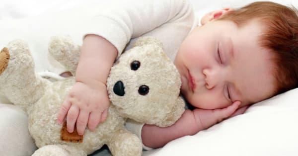 Tổng hợp các mẹo khắc phục tình trạng trẻ giật mình khi ngủ