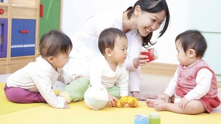 CÓ NÊN BẮT ĐẦU CHO CON ĐI HỌC TỪ 6 THÁNG TUỔI?