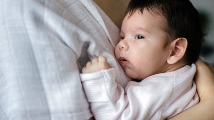 NHỮNG PHẢN ỨNG CỦA TRẺ SAU TIÊM PHÒNG BA MẸ CẦN LƯU Ý