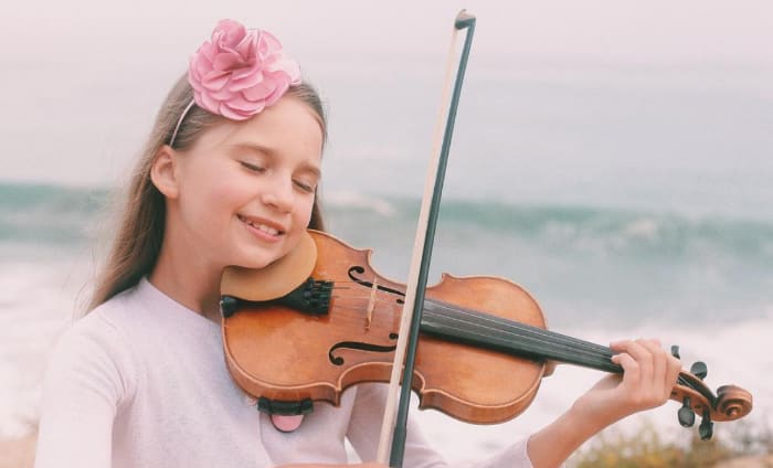 GỢI Ý LỰA CHỌN ĐỒ CHƠI HỖ TRỢ PHÁT TRIỂN CÂN BẰNG 2 BÁN CẦU NÃO CHO BÉ