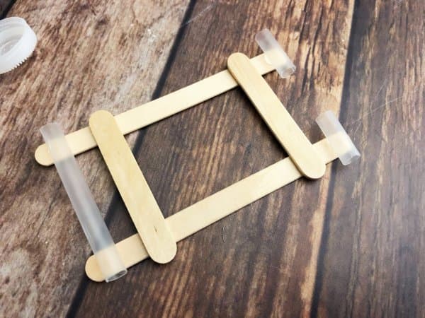 THÍ NGHIỆM KHOA HỌC STEM TẠI NHÀ: XE 4 BÁNH TỰ CHẾ