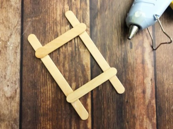 THÍ NGHIỆM KHOA HỌC STEM TẠI NHÀ: XE 4 BÁNH TỰ CHẾ