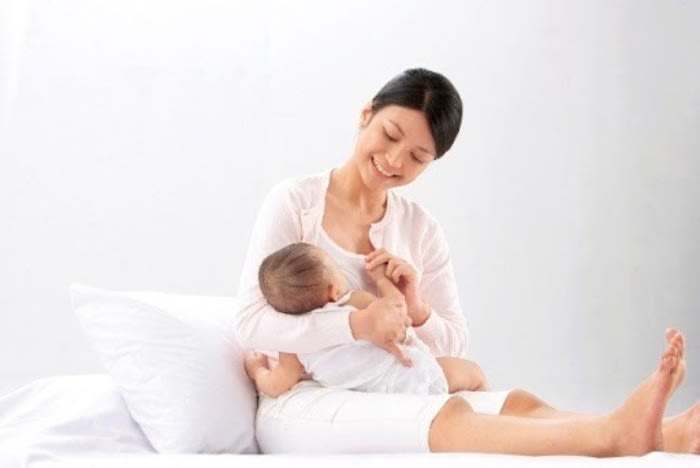 SỮA MẸ NÓNG LÀ NHƯ THẾ NÀO? SỮA MẸ NÓNG THÌ PHẢI LÀM SAO?
