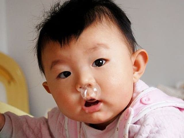MÁCH BA MẸ CÁCH XỬ LÝ KHI TRẺ BỊ HẮT HƠI, SỔ MŨI