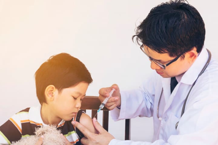 Tại sao lần đầu bé đi học hay đau ốm? - Nguyên nhân và cách khắc phục