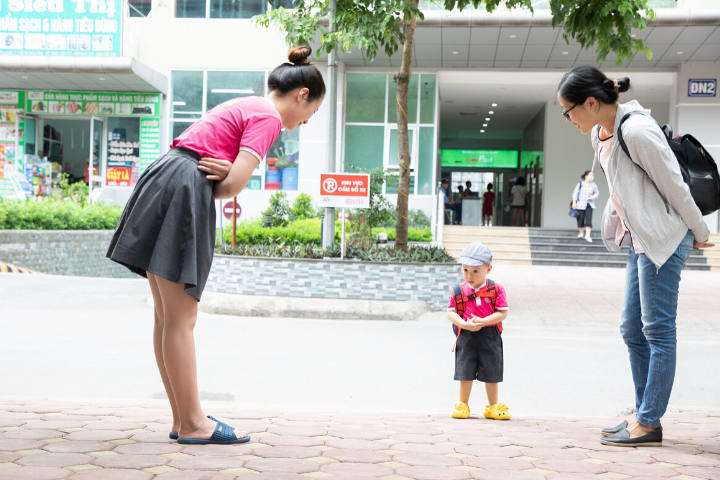Bí quyết để con hòa nhập và ít khóc khi lần đầu tới trường