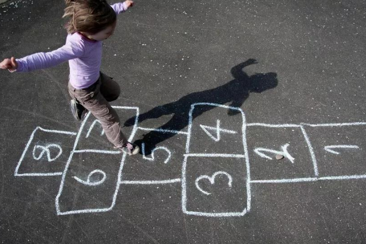 MÙA COVID NÀY CHA MẸ CHƠI GÌ CÙNG CON?