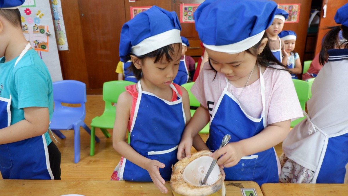 BÉ HỌC LÀM BUKO PANDAN - MÓN TRÁNG MIỆNG GÂY NGHIỆN MÙA HÈ NÀY