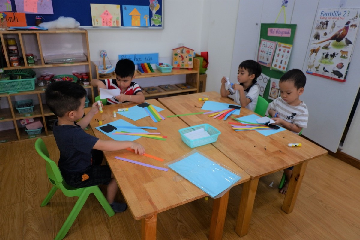 GÓC SÁNG TẠO: HÔ BIẾN CẦU VỒNG MÀU NHIỆM BẰNG GIẤY THỦ CÔNG [VTS Campus - Kinder 1]