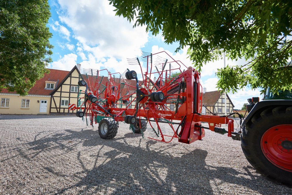 Four Rotor Rakes - Kverneland 97150 C, folded and compact during transportation and storage