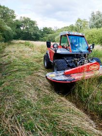 Plain Mowers - VICON EXTRA 324F ALPIN - FRONT MOUNTED ALPINE DISC MOWER, made for mountain regions and hilly conditions with its stable gravity point and excellent visibility