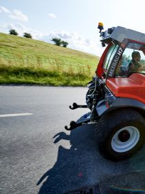 Plain Mowers - VICON EXTRA 324F ALPIN - FRONT MOUNTED ALPINE DISC MOWER, made for mountain regions and hilly conditions with its stable gravity point and excellent visibility