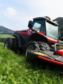 Plain Mowers - VICON EXTRA 324F ALPIN - FRONT MOUNTED ALPINE DISC MOWER, made for mountain regions and hilly conditions with its stable gravity point and excellent visibility