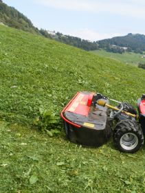 Plain Mowers - VICON EXTRA 328F - 332F - FRONT MOUNTED DISC MOWER, with its responsive headstock makes it easy to use