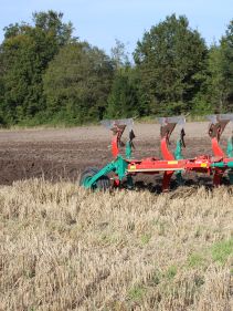 Reversible Mounted Ploughs - Kverneland 150 S Variomat, customized for high performance combined with low fuel consumption